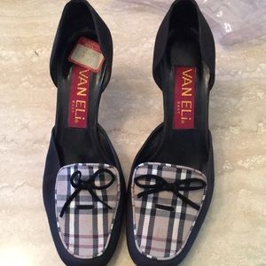 Trendy plaid half pump